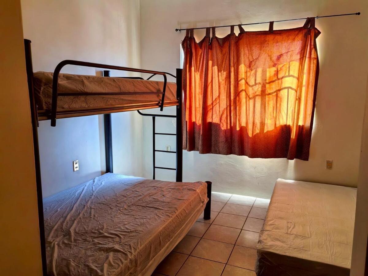House For 20 People, Close To The Pier And Beaches *