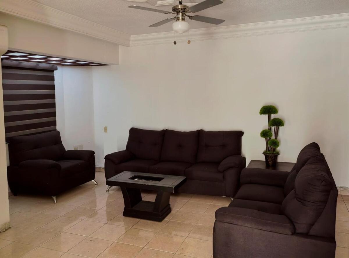 Сasa de vacaciones House For 20 People, Close To The Pier And Beaches Mazatlán