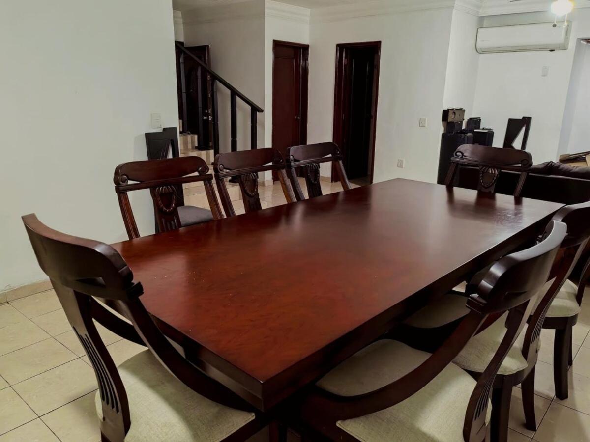Сasa de vacaciones House For 20 People, Close To The Pier And Beaches